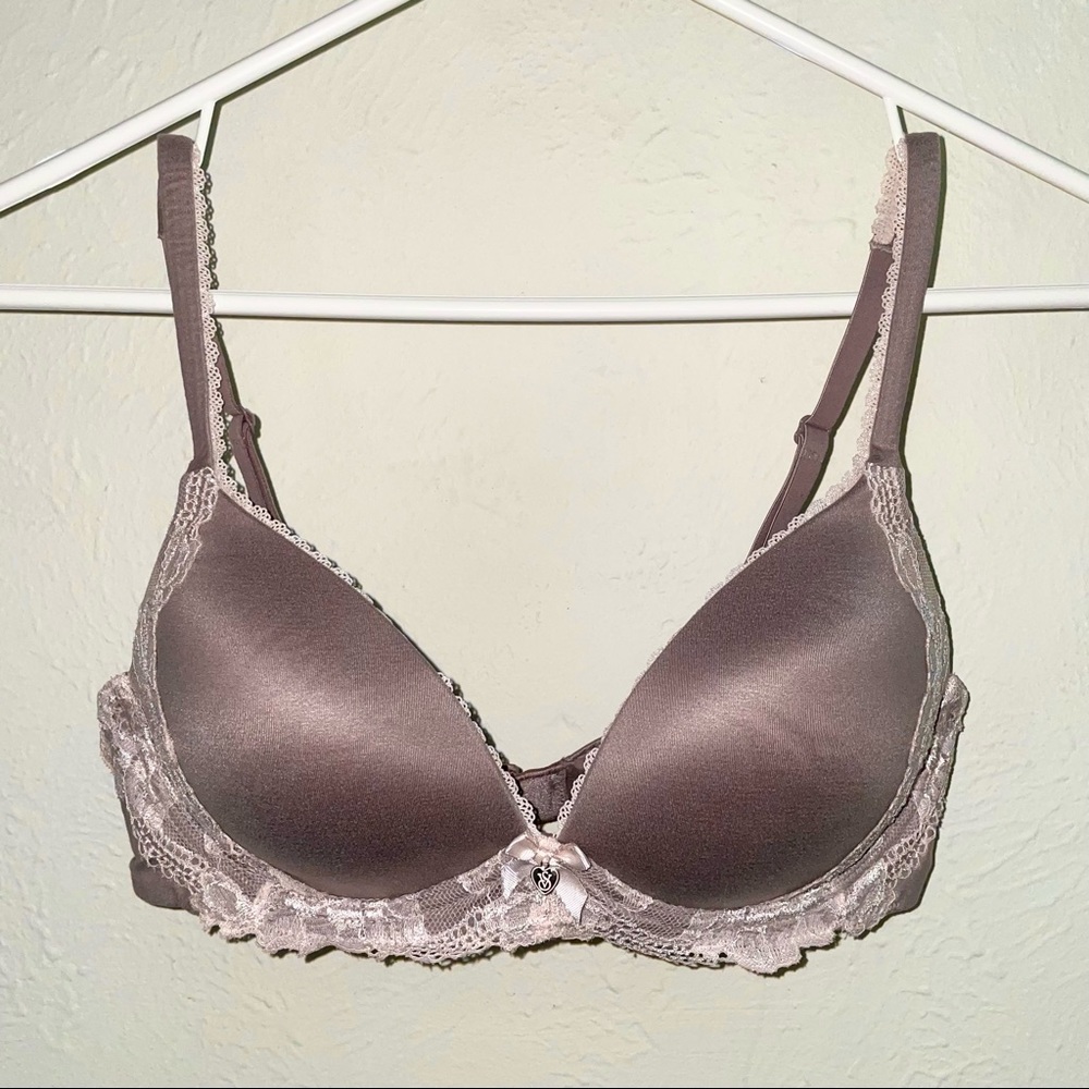 Victoria’s Secret Body by Victoria no-wire lace bra 34C